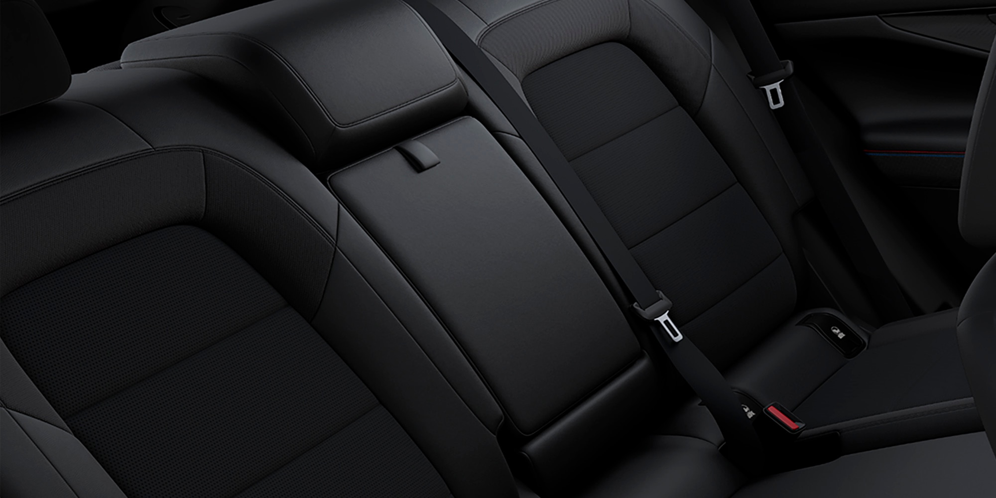 A Blazer EV RS possui bancos traseiros espaçosos e com descanso de braço
